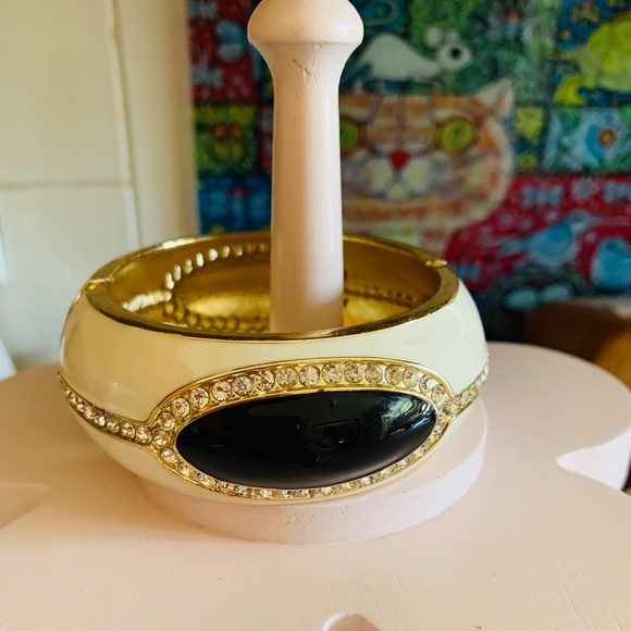 Art Deco Style Cream & Black Crystal Enameled Clamper Bracelet - Picture 8 of 9